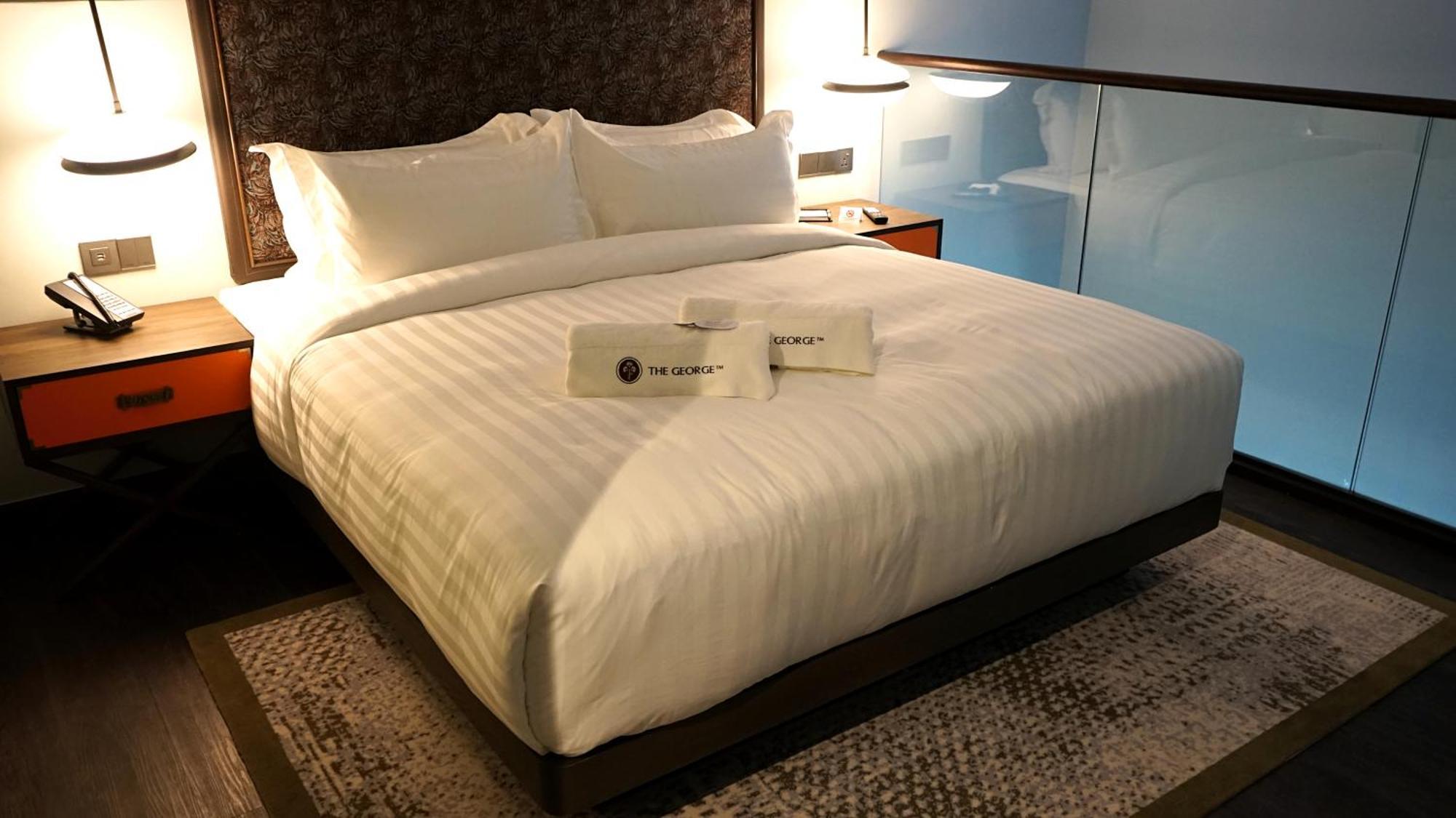 The George Penang By The Crest Collection Hotel George Town Exterior foto A bed in a hotel room