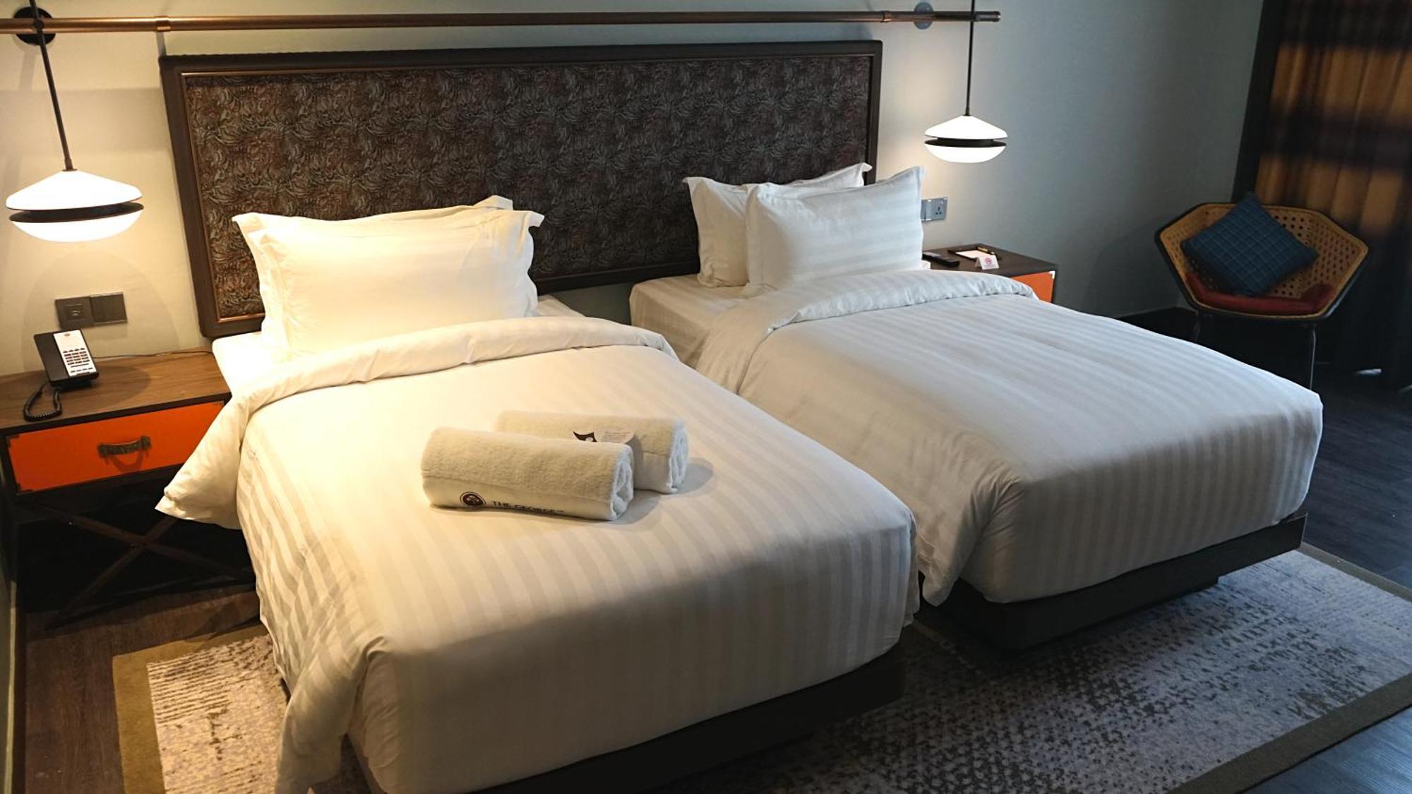 The George Penang By The Crest Collection Hotel George Town Exterior foto Two single beds