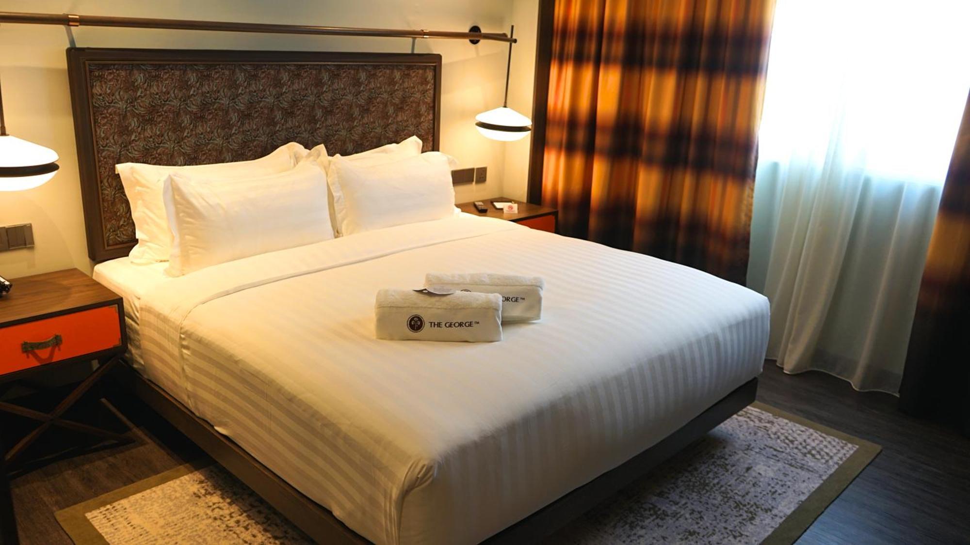 The George Penang By The Crest Collection Hotel George Town Exterior foto A bed in a hotel room