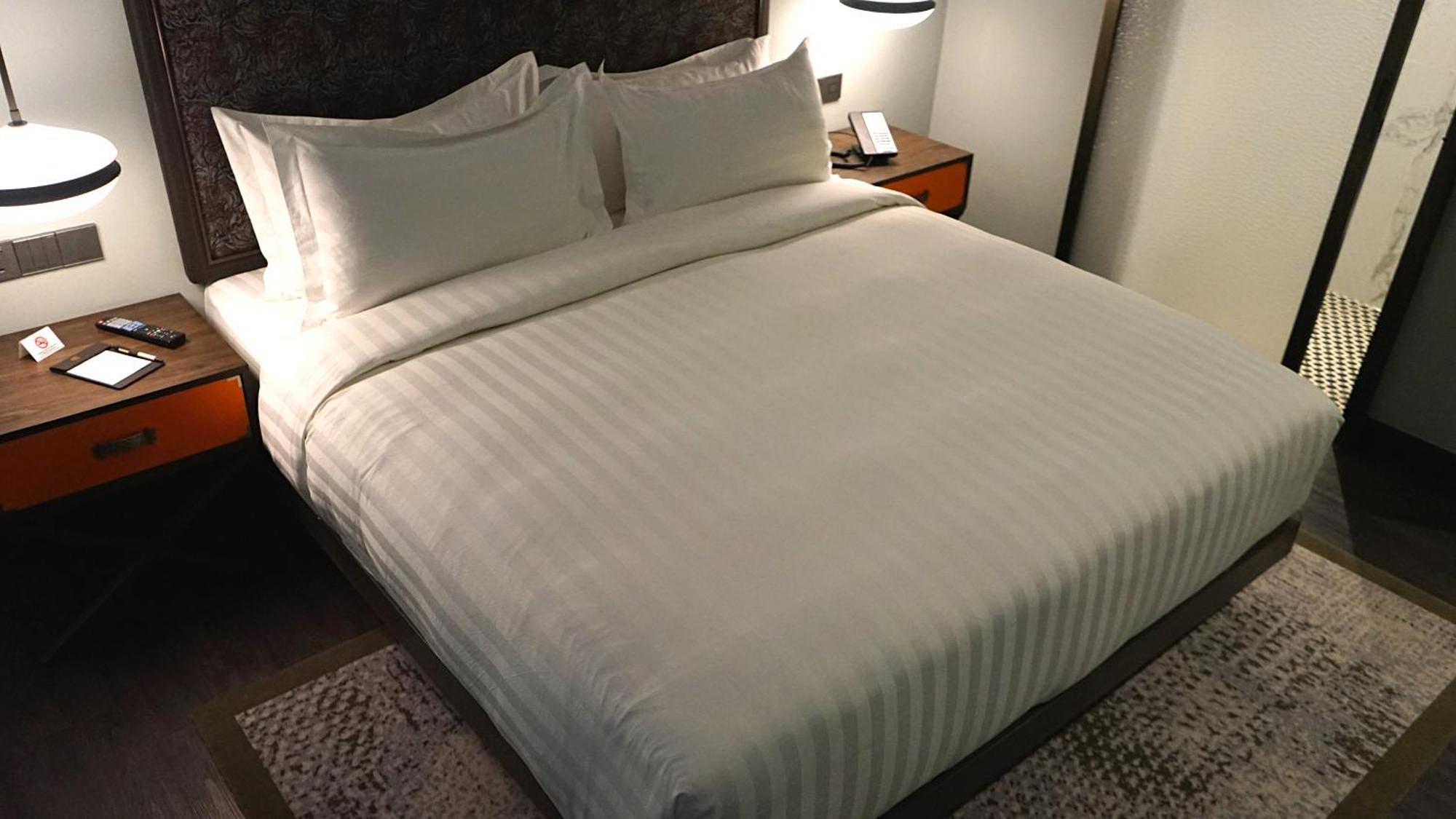 The George Penang By The Crest Collection Hotel George Town Exterior foto A bed with a duvet