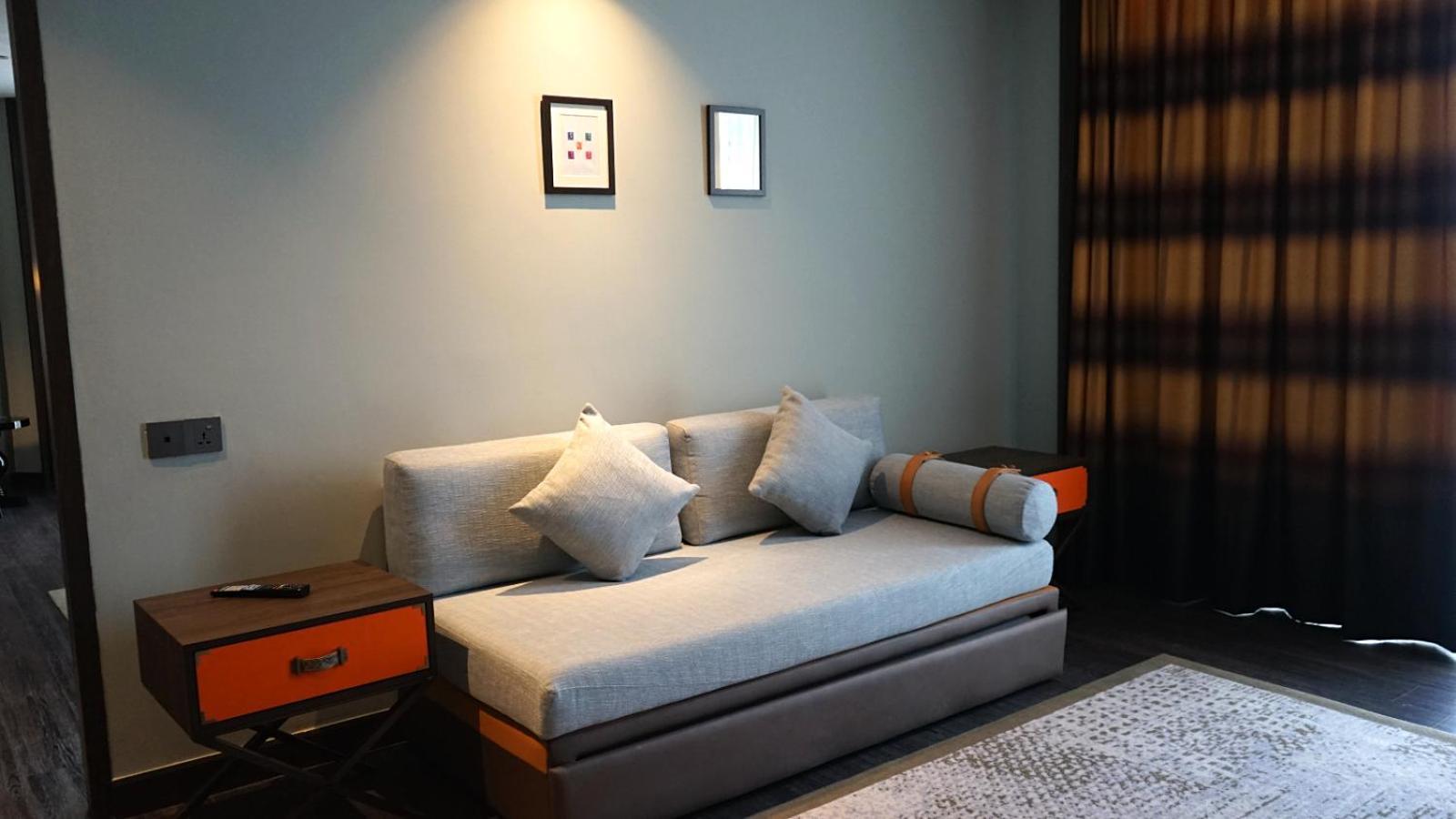The George Penang By The Crest Collection Hotel George Town Exterior foto A sofa bed