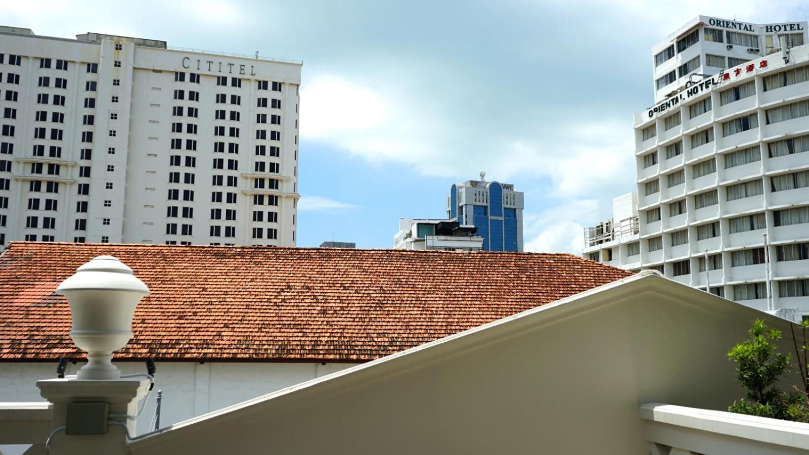 The George Penang By The Crest Collection Hotel George Town Exterior foto The hotel in 2011