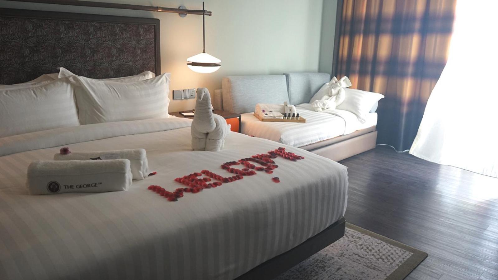 The George Penang By The Crest Collection Hotel George Town Exterior foto A room at the hotel